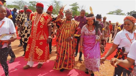  イボの祭典と権力の交差：2世紀ナイジェリアにおけるオマラの神聖なる儀式